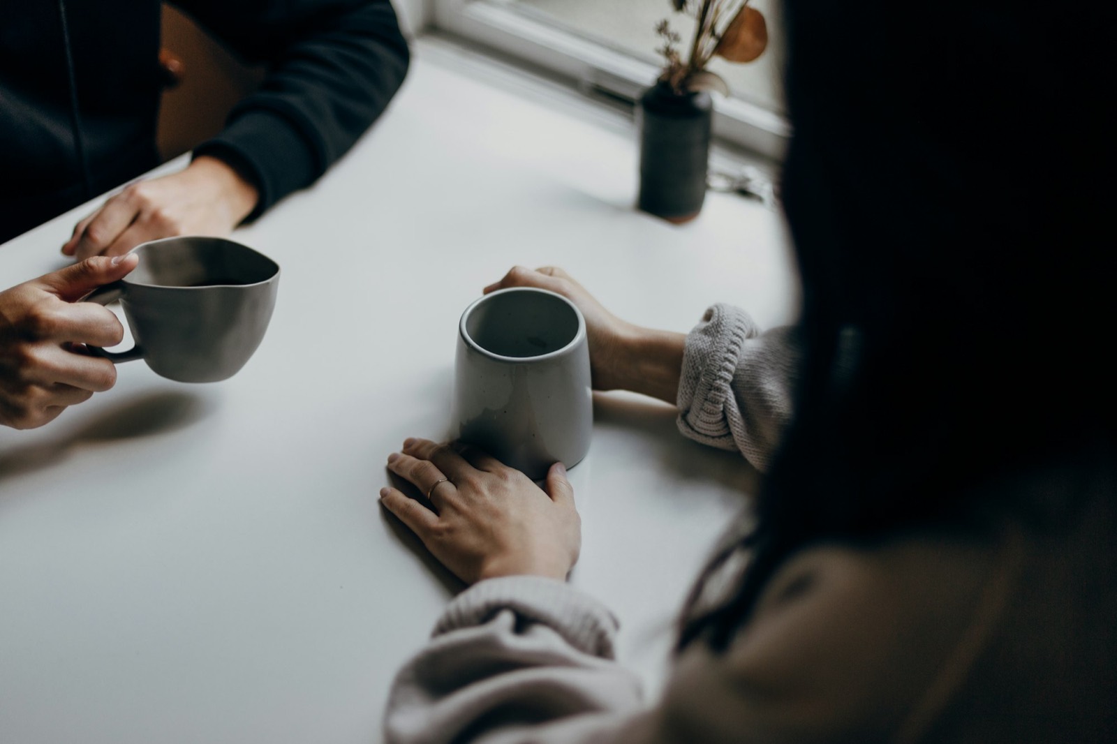 Two people having a calm and constructive discussion at a table.